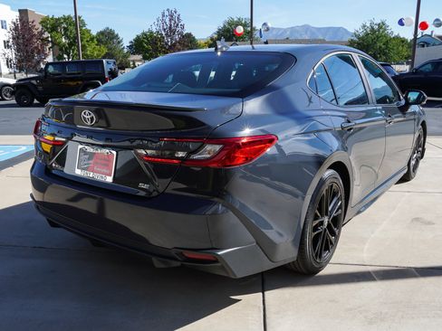 Used 2025 Toyota Camry SE FWD image 8