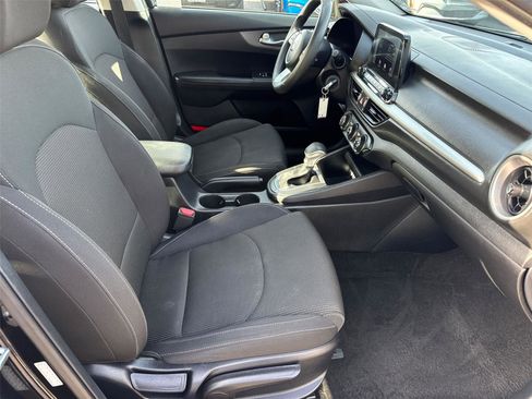 Used 2020 Kia Forte LXS FWD image 16