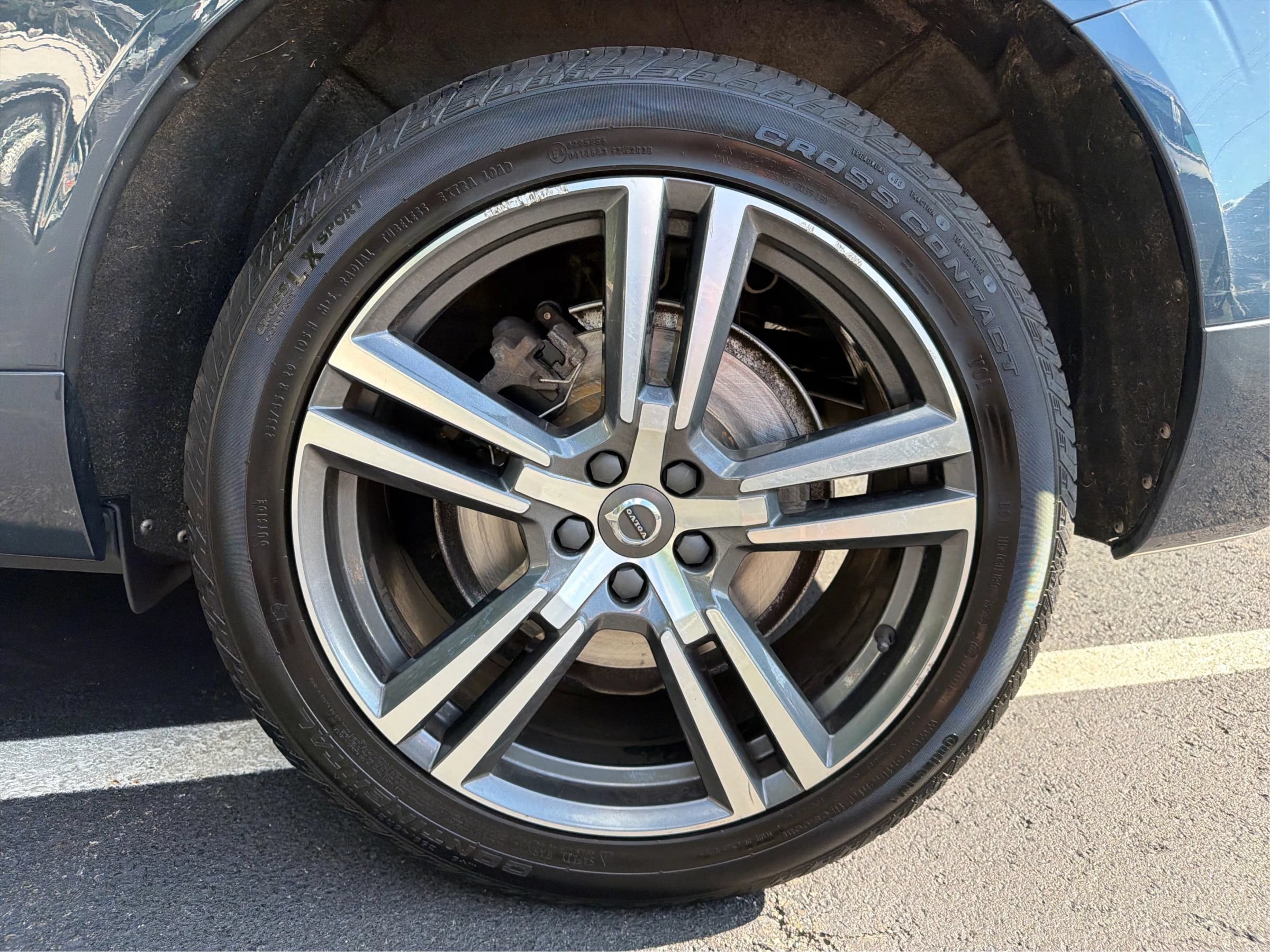 Used 2019 Volvo XC60 T6 Momentum w/ Premium Package AWD/4WD image 16