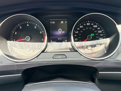 Used 2019 Volkswagen Tiguan SE w/ Panoramic Sunroof Package FWD image 39