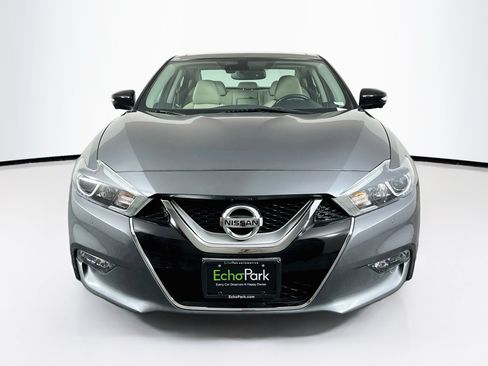 Used 2016 Nissan Maxima Platinum w/ Interior Lighting Package FWD image 2
