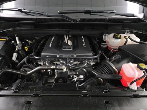 Used 2024 Cadillac Escalade ESV V w/ LPO, ONYX Package image 4