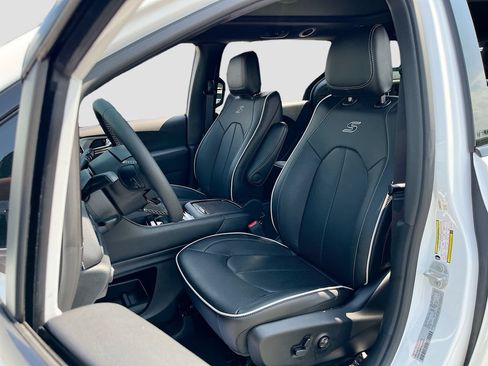 New 2026 Chrysler Pacifica Limited w/ S Appearance Package AWD/4WD image 21
