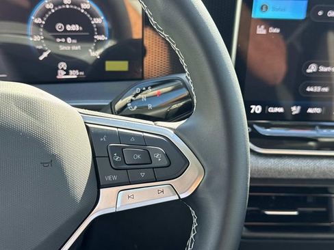 Used 2025 Volkswagen Tiguan S image 17