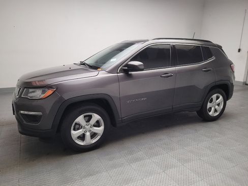 Used 2018 Jeep Compass Latitude w/ Popular Equipment Group FWD image 2