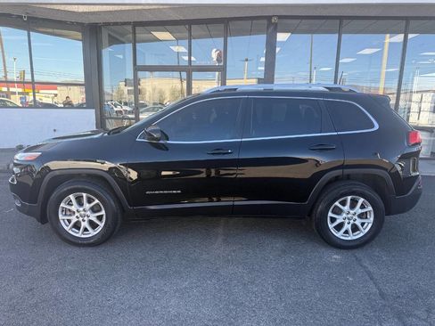 Used 2018 Jeep Cherokee Latitude w/ Cold Weather Group image 4