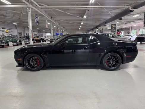 Used 2019 Dodge Challenger SRT Hellcat Redeye image 2