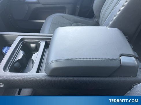 Used 2024 Land Rover Defender 90 V8 image 32