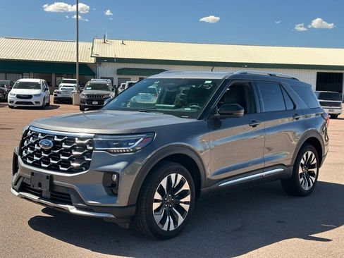 Used 2025 Ford Explorer Platinum w/ LUX Leather Package image 4