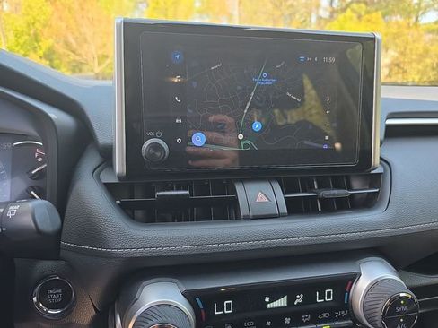 Used 2025 Toyota RAV4 XLE image 32