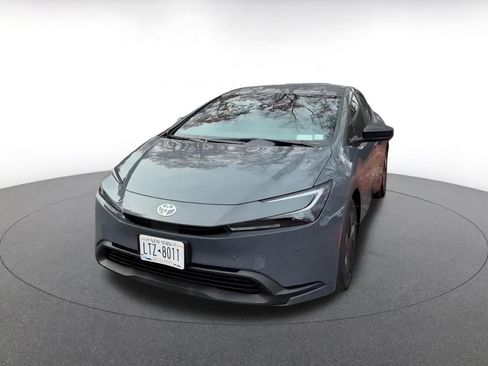 Used 2025 Toyota Prius LE image 3