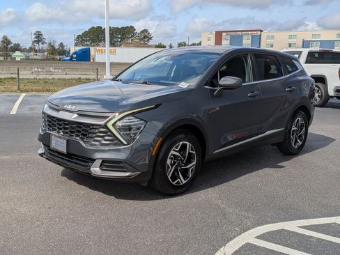 Used 2025 Kia Sportage LX image 7