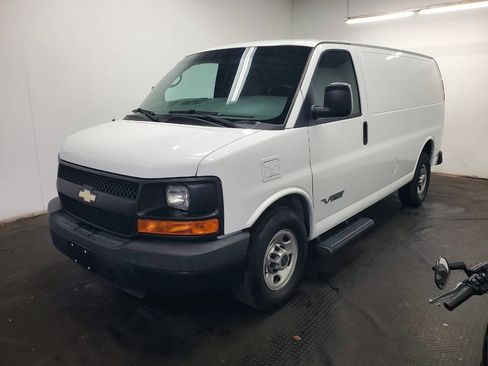 Used 2015 Chevrolet Express 2500 RWD image 1