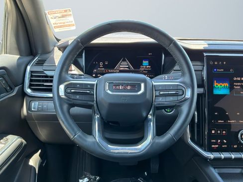 Used 2025 GMC Acadia Elevation FWD image 11