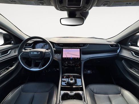 Used 2023 Jeep Grand Cherokee Limited w/ Black Appearance Package image 13