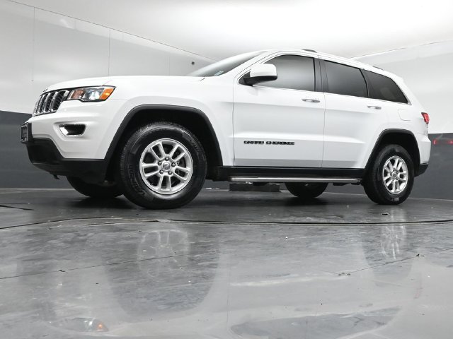 Used 2020 Jeep Grand Cherokee Laredo w/ Security & Convenience Group AWD/4WD image 39