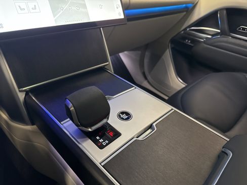 Used 2024 Land Rover Range Rover SE image 32