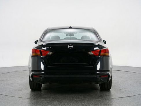 Used 2025 Nissan Altima 2.5 SV FWD image 7