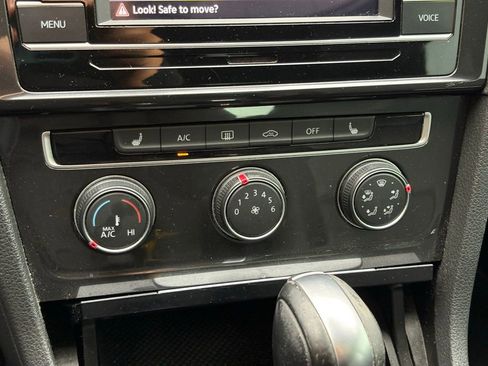 Used 2021 Volkswagen Golf 4-Door image 12