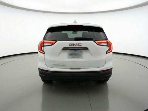 Used 2024 GMC Terrain SLE image 7