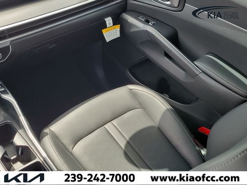 Certified 2025 Kia Sorento S w/ Panoramic Sunroof Package FWD image 18