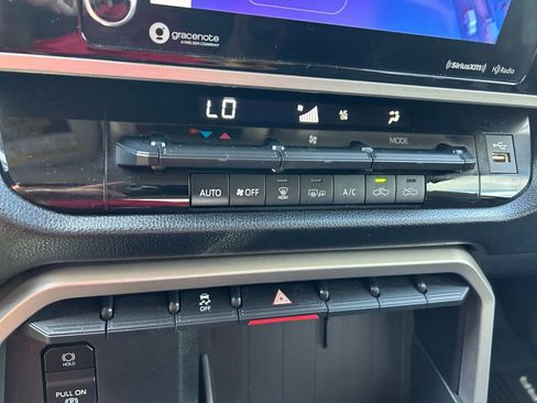 Used 2022 Toyota Tundra SR5 w/ SR5 Convenience Package AWD/4WD image 24