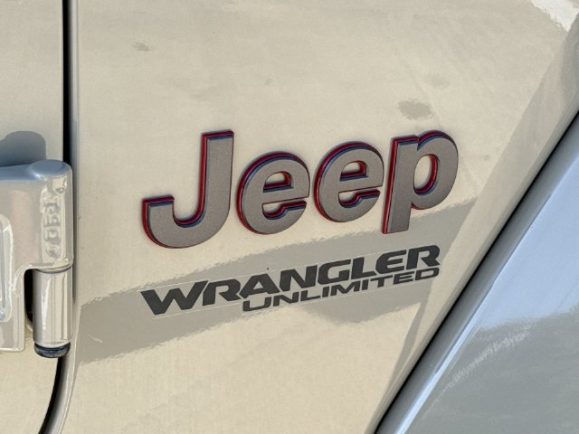 Used 2022 Jeep Wrangler Unlimited Rubicon w/ LED Lighting Group AWD/4WD image 14