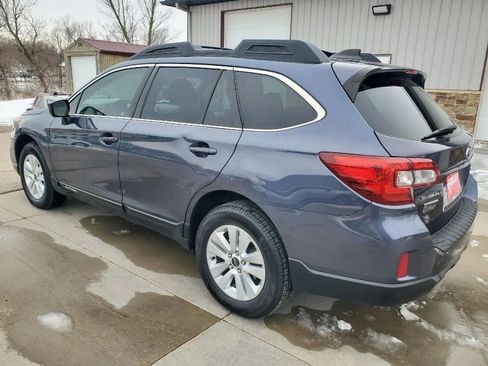 Used 2017 Subaru Outback 2.5i Premium image 4