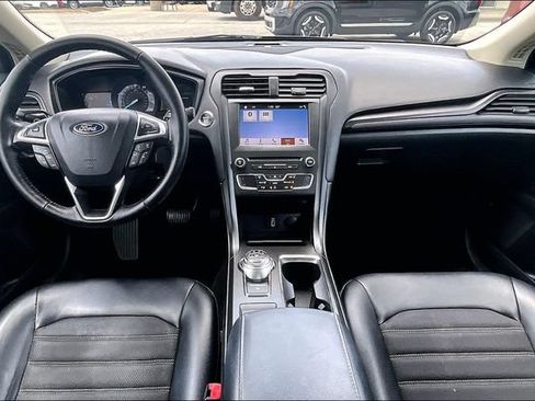 Used 2018 Ford Fusion SE w/ Equipment Group 201A FWD image 7
