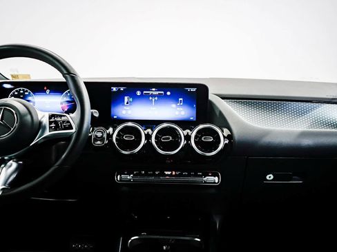 Used 2026 Mercedes-Benz GLA 250 image 12