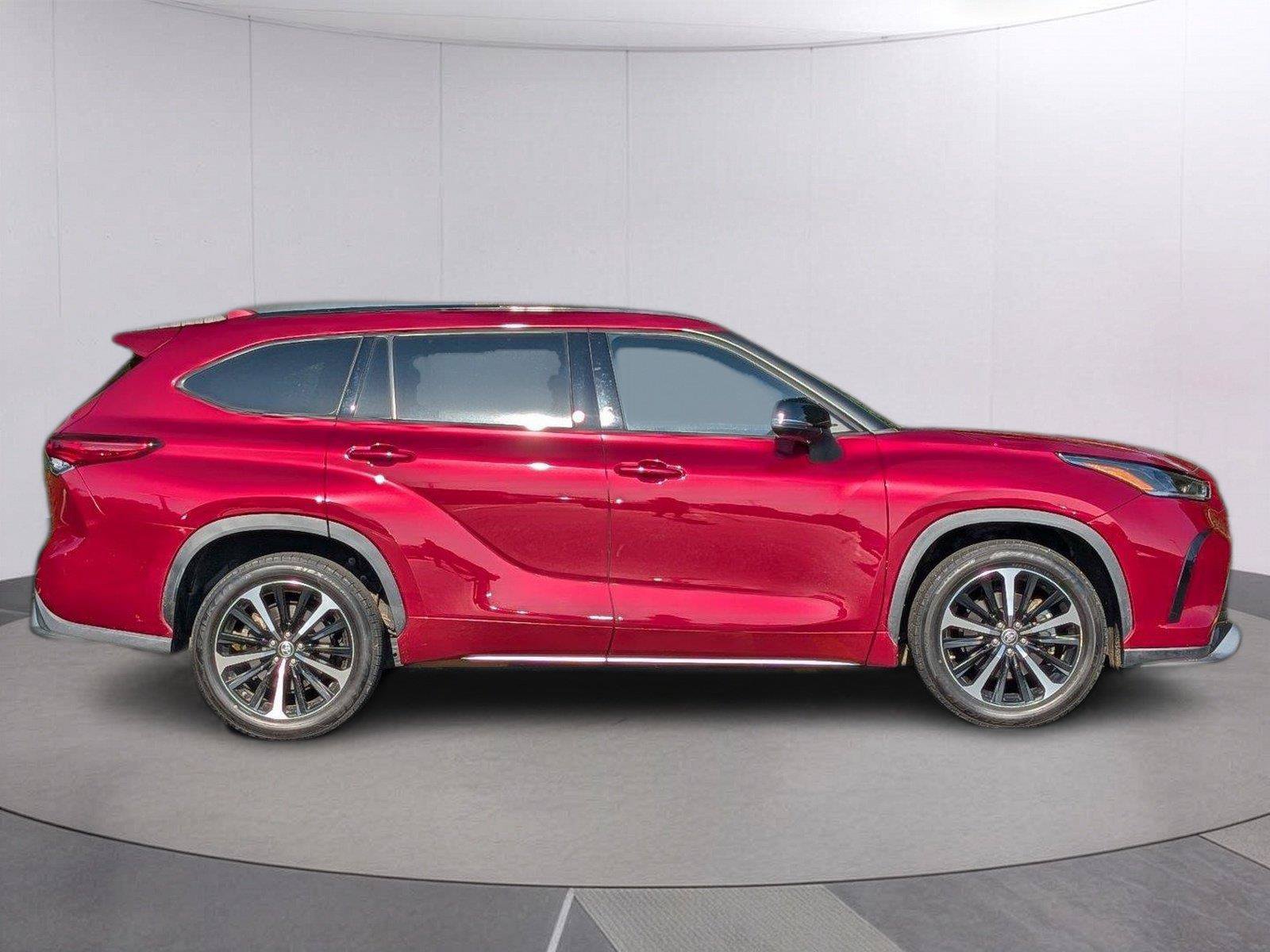 Used 2022 Toyota Highlander XSE FWD image 8