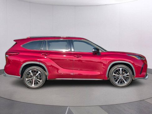 Used 2022 Toyota Highlander XSE FWD image 8
