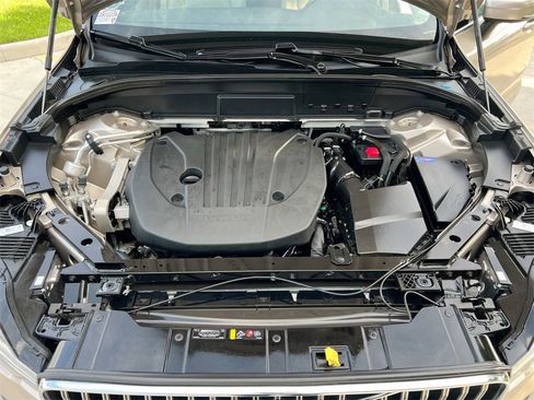 Used 2023 Volvo XC60 B5 Plus w/ Protection Package Premier image 10