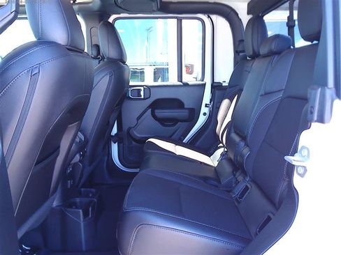 Used 2023 Jeep Gladiator Sport AWD/4WD image 7