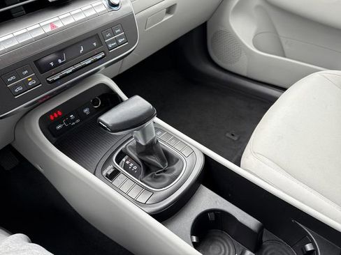 Used 2024 Hyundai Kona SEL image 24