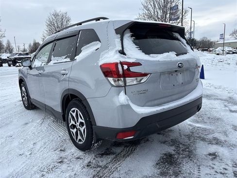 Used 2023 Subaru Forester Premium image 9