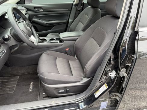 Used 2024 Nissan Altima 2.5 SV FWD image 19