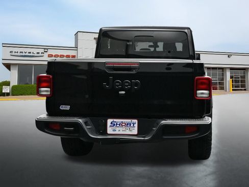 Used 2025 Jeep Gladiator Sport AWD/4WD image 4