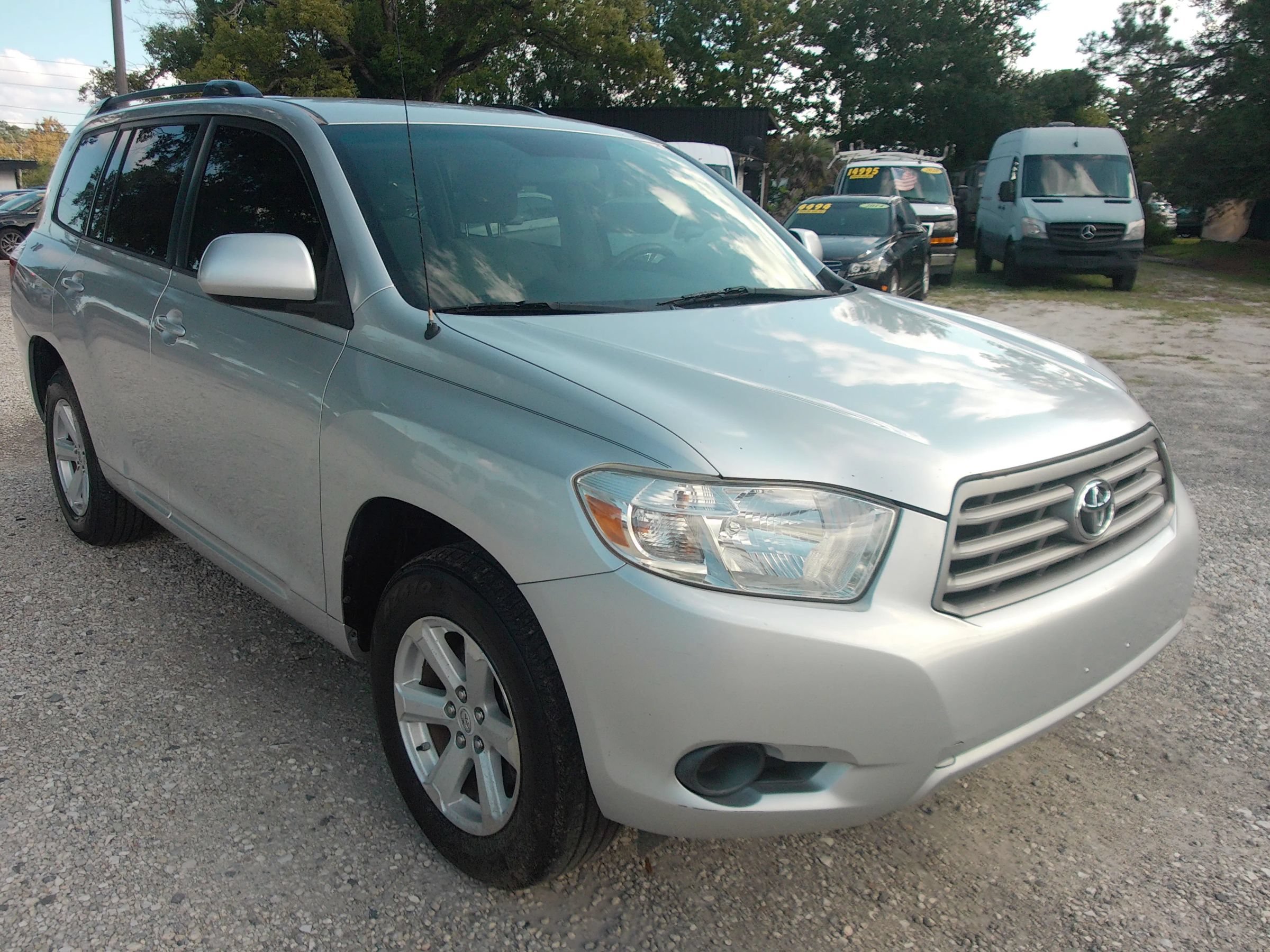 Used 2010 Toyota Highlander 2WD w/ 3rd Row Seat Pkg image 3