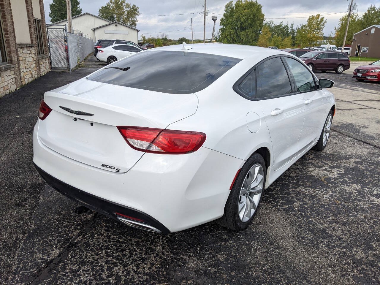 Used 2015 Chrysler 200 S w/ Navigation & Sound Group I FWD image 3