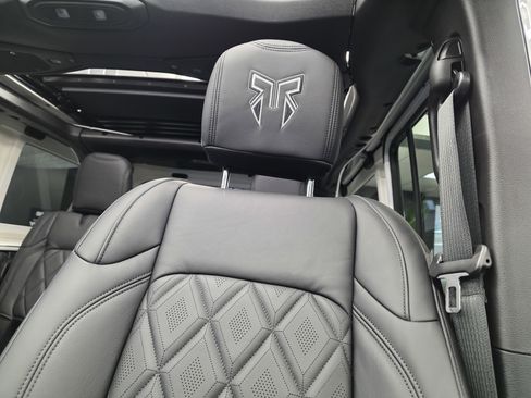 New 2025 Jeep Wrangler Unlimited Rubicon w/ Technology Group image 16