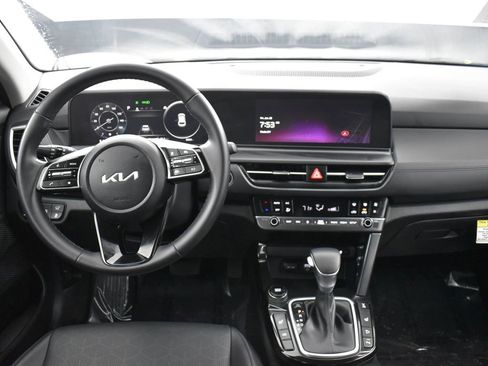 Certified 2025 Kia Seltos EX w/ EX Sunroof Package image 16