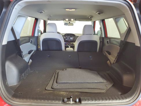 Used 2022 Kia Soul LX image 25