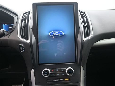 Used 2024 Ford Edge SE w/ Black Appearance Package image 9