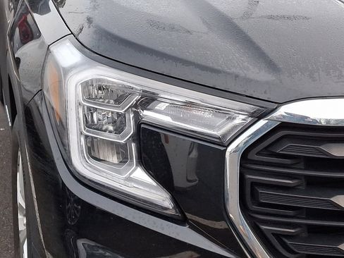 Certified 2022 GMC Terrain SLE w/ Driver Convenience Package image 9