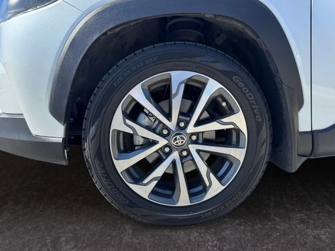 Used 2023 Toyota Corolla Cross XLE w/ Convenience Package image 9