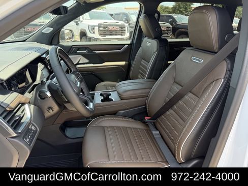 New 2026 GMC Acadia Denali Ultimate w/ LPO, Floor Liner Package AWD/4WD image 23