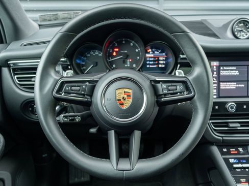 Certified 2023 Porsche Macan AWD/4WD image 6
