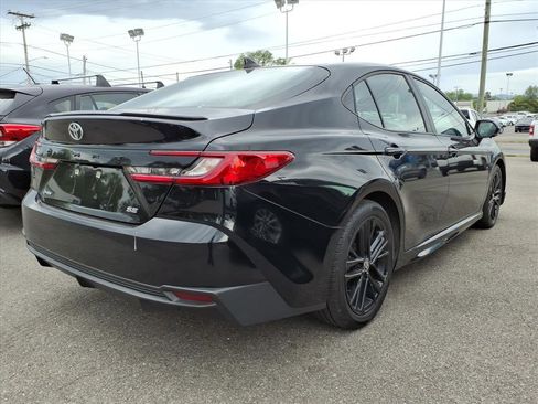 Used 2025 Toyota Camry SE FWD image 3