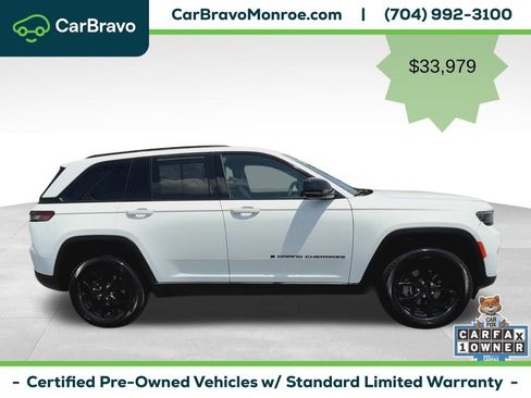 Used 2024 Jeep Grand Cherokee Altitude AWD/4WD image 11